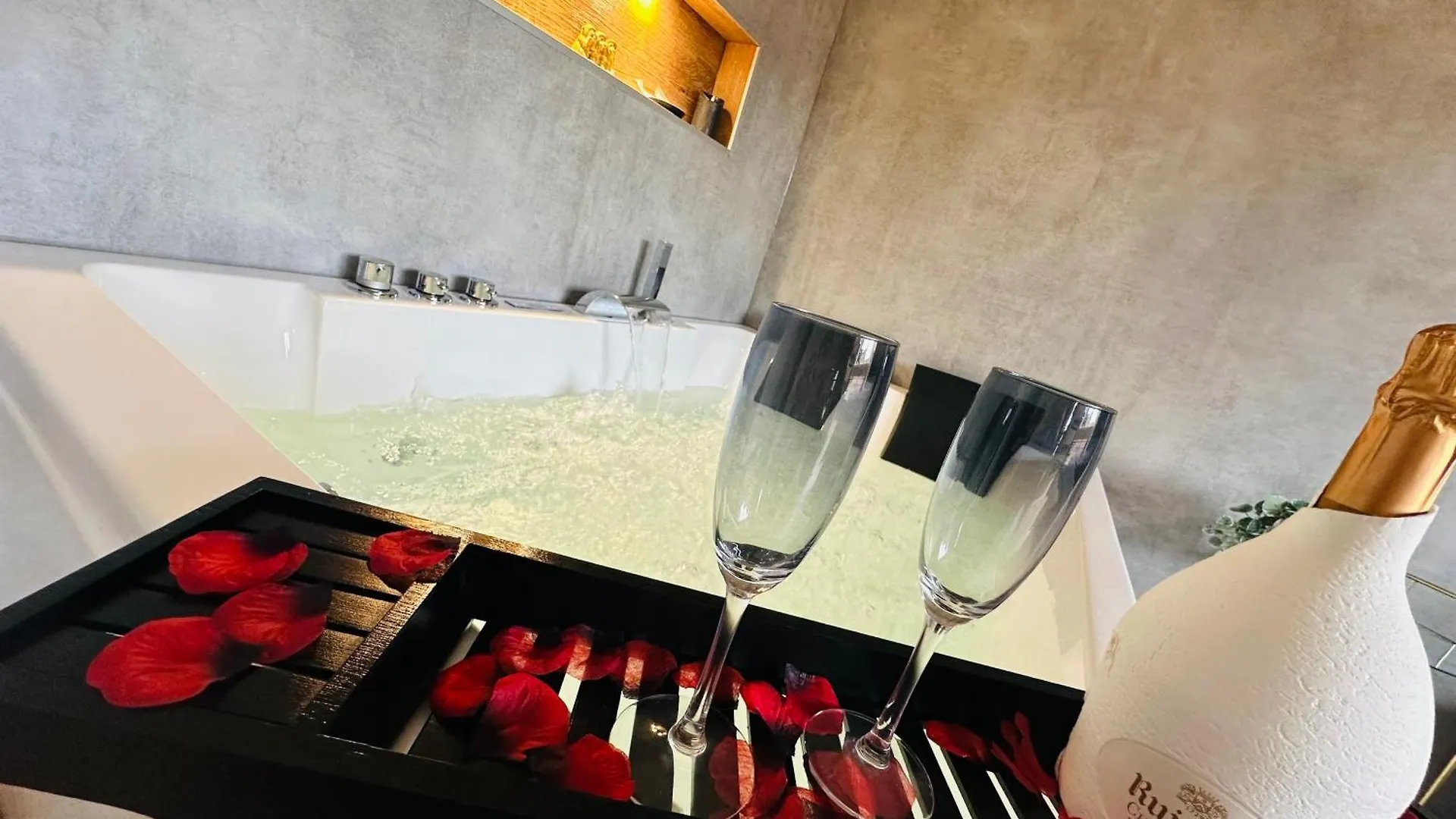 Apartment Le Temple - Love Room Au Coeur Des Remparts Clermont-Ferrand